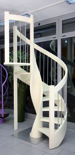 Scala elicoidale - LILLA - New Living srl - con gradini in legno / con struttura in legno / contemporanea
