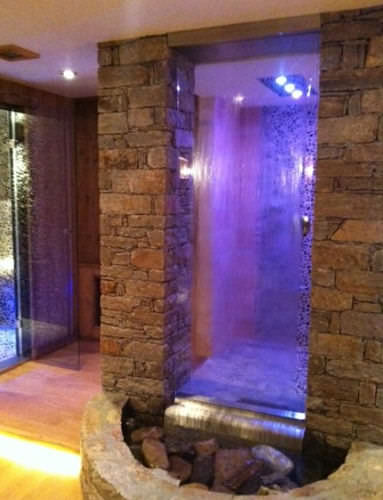 Muro d'acqua in vetro - COURCHEVEL - Espace d'eau France - su misura