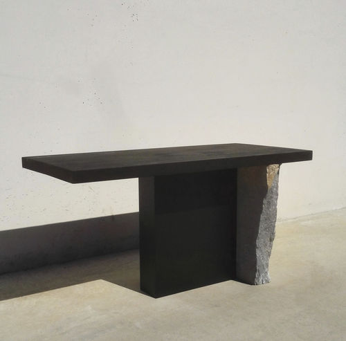 Tavolino basso contemporaneo - STEINE 02 - ICI ET LA - in rovere / con supporto in legno laccato / con supporto in pietra calcare
