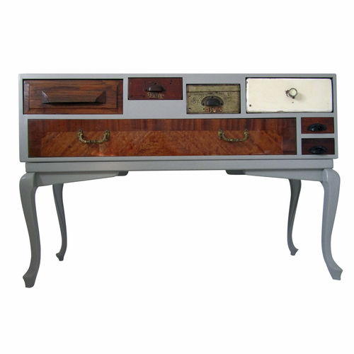 Credenza con piedi alti - GRISS  - ICI ET LA - design originale / in legno laccato / in rovere