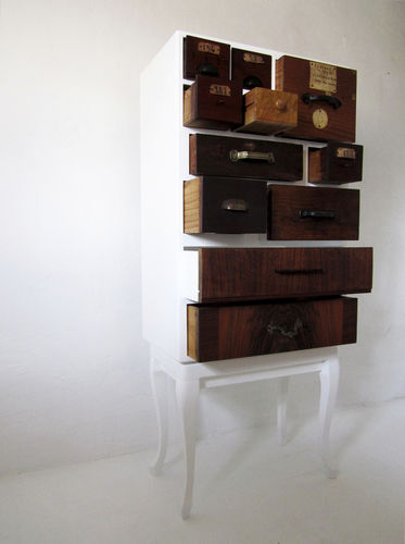 Cassettone con piedi alti - 201  - ICI ET LA - design originale / in legno laccato / in legno patinato