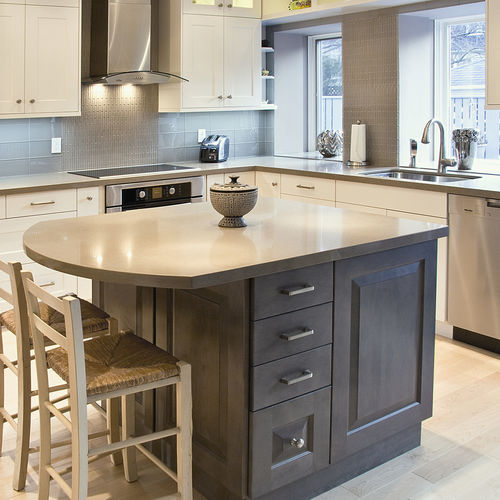 Cucina classica - LARGO - AYA kitchens - in legno dipinto / con isola / a L