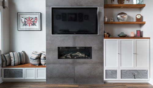 Parete attrezzata TV contemporaneo - PACIFICA - AYA kitchens - in rovere / in ciliegio / in acero