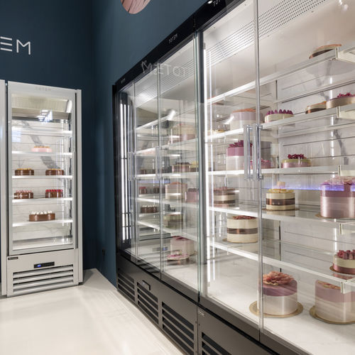 Vetrina refrigerata ad armadio - TOTEM PASTRY - Frigomeccanica - per pasticceria / in metallo / con porta scorrevole