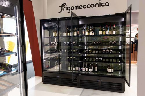 Vetrina refrigerata ad armadio - TOTEM  - Frigomeccanica - per ristorante / per bar / per enoteca