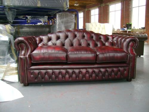 Divano chesterfield - BUCKINGHAM 3 SEAT - distinctive chesterfields - in pelle / rosso / 3 posti