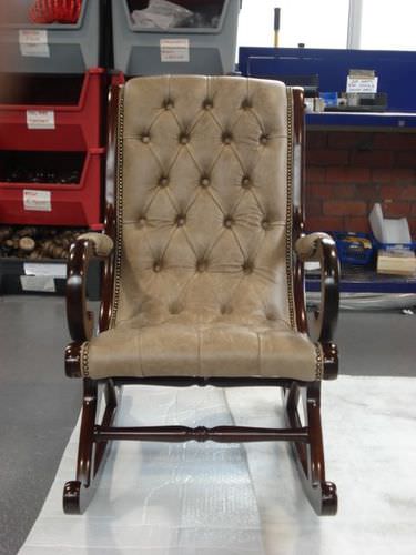 Poltrona classica - ROCKER - distinctive chesterfields - in pelle / a dondolo