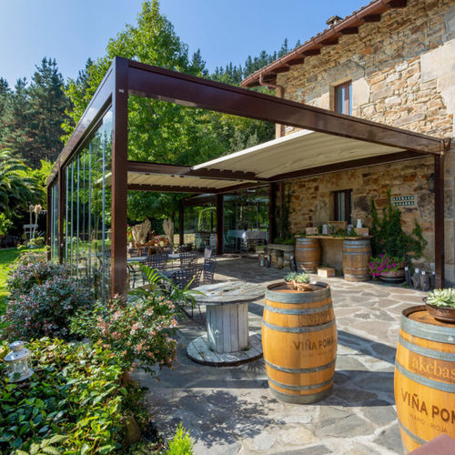 Pergola addossata - ISOLA 2A  - KE Outdoor Design - autoportante / in alluminio / con copertura in tela