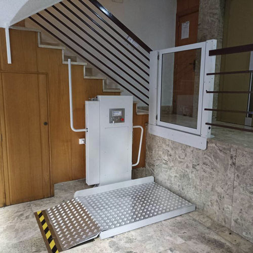 Piattaforma elevatrice PMR - Domostep 100A - LiftingItalia - AreaLift - per sedia a rotelle / per edificio / per uso domestico