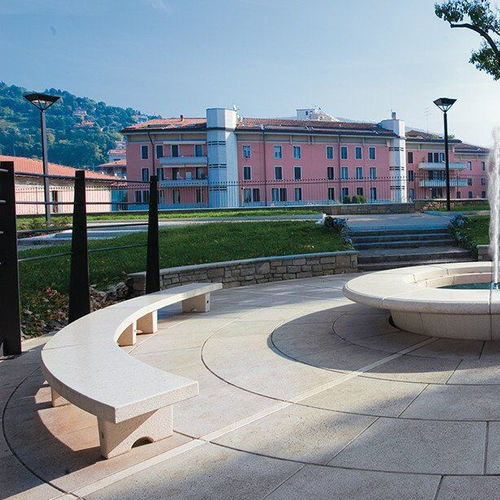 Panca per spazi pubblici contemporanea - AURELIA C - BELLITALIA - in pietra ricostituita / senza schienale / senza braccioli