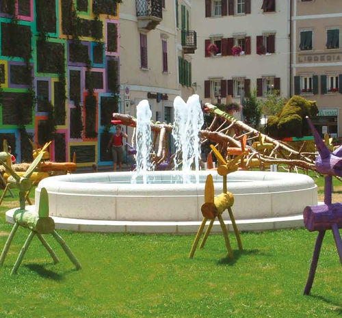 Fontana pubblica - GIRASOLE  - BELLITALIA - a pavimento / in pietra ricostituita / contemporanea