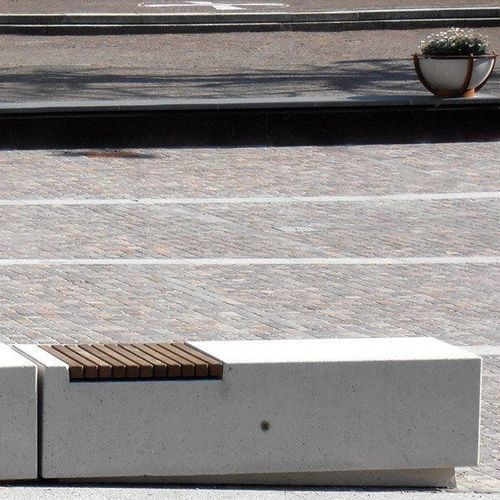 Panca per spazi pubblici contemporanea - DEMETRA DW - BELLITALIA - in legno / in pietra ricostituita / senza schienale
