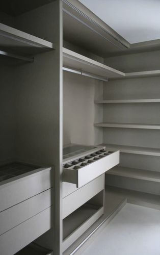 Cabina armadio contemporanea - Grupo GUBIA - in melaminico / con cassetti / su misura