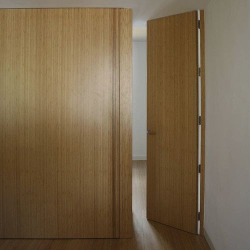 Porta da interno - Grupo GUBIA - in legno / battente / contemporanea