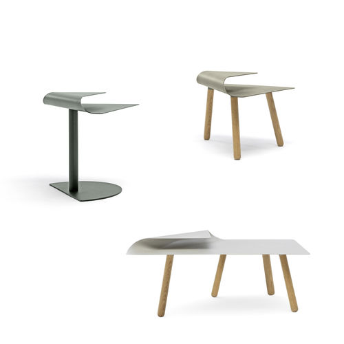 Tavolo d'appoggio contemporaneo - NIVO - Casala - in acciaio con rivestimento a polvere / con supporto in acciaio / triangolare