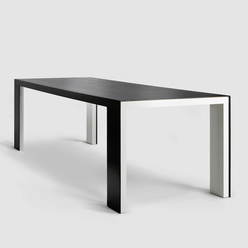 Tavolo da pranzo contemporaneo - COAT - Steininger Designers - in legno massiccio / con supporto in legno laccato / rettangolare