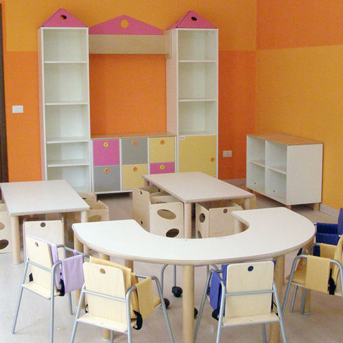 Tavolo da pranzo contemporaneo - MI 533 - CAMILLO SIRIANNI SAS - in legno compensato / con supporto in metallo / con supporto in plastica