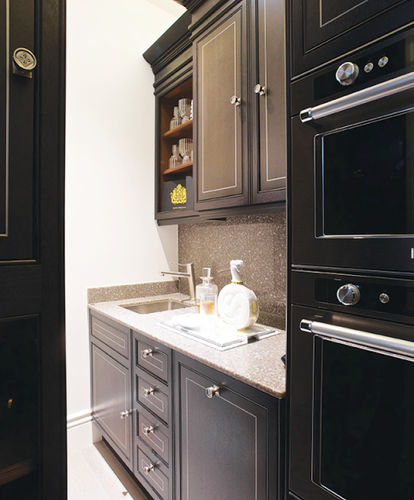 Cucina classica - RACHEL LAXER’S BUTLERS - Clive Christian - in rovere / in noce / compatta