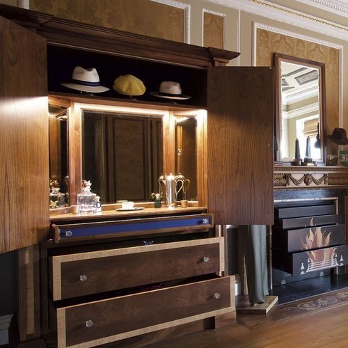 Mobile bar classico - MR MITCHELL’S MAYFAIR TOWNHOUSE - Clive Christian - in rovere / in noce americano / in legno laccato satinato