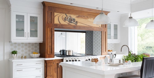 Cucina in noce - MR WILSON'S RACING HERITAGE - Clive Christian - contemporanea / impiallacciata in legno / in rovere
