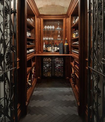 Cantinetta di servizio - Clive Christian - da parete / in legno / con porta in vetro