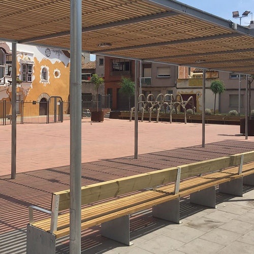 Panca per spazi pubblici design - PLEC LINE - URBADIS Microarquitectura - in legno / modulare / su misura