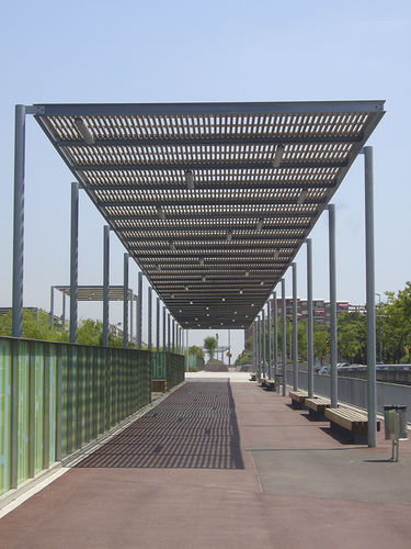 Pergola montata in superficie - PERGOLA HABANA 4 - URBADIS Microarquitectura - in acciaio galvanizzato / con copertura in legno / modulabile