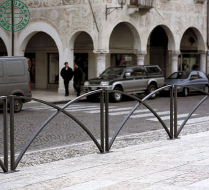 Barriera di protezione - PAPILLON 230510 - Pro Urba - Aqua Pro Urba - fissa / in metallo / per spazio pubblico