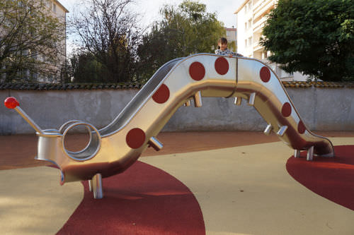 Scivolo dritto - IJSLANDER : LA CHENILLE - Pro Urba - Aqua Pro Urba - per parco giochi / in acciaio inossidabile
