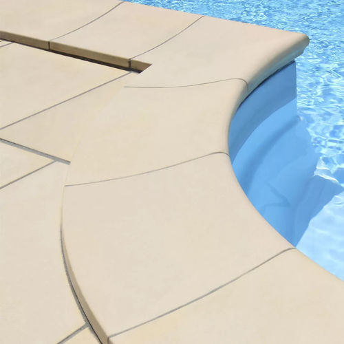 Bordo di piscina in legno - Piscine Acquaform - in calcestruzzo / in pietra ricostituita / antiscivolo