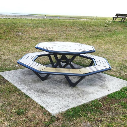 Tavolo da picnic contemporaneo - XENIX - NORCOR MOB.URBAIN - in HPL / con supporto in metallo laccato / ottagonale