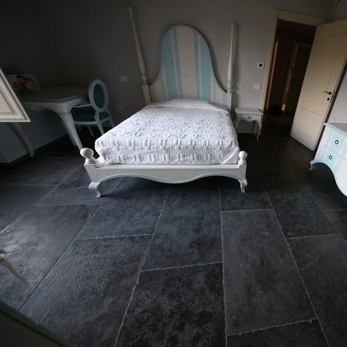 Pavimento in pietra naturale - BLUESTONE - Pietra di gerusalemme - pietra di Gerusalemme / da interno / per soggiorno