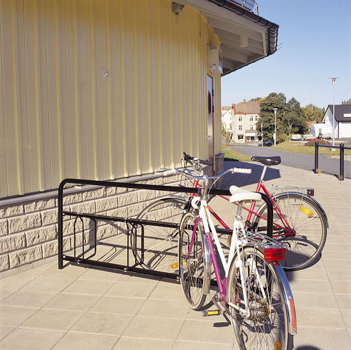 Rastrelliera per biciclette a pavimento - GASPRA - HAGS Aneby AB - orizzontale / doppia / per spazi pubblici