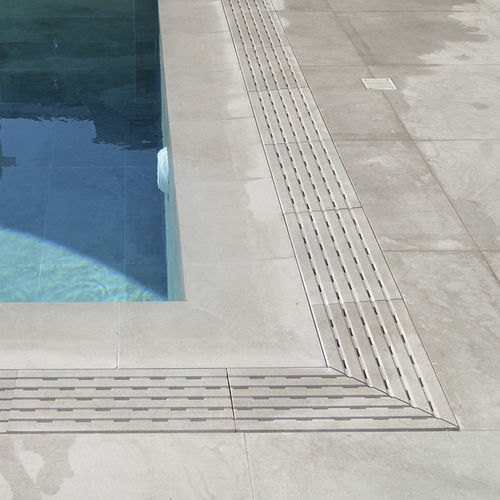 Griglia di drenaggio in gres porcellanato - RJ67 - Cerámica Mayor - per spazi verdi / per piscina