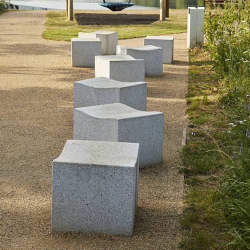 Sgabello contemporaneo - SERPENTINE - Factory Street Furniture - in granito / con base centrale / per spazio pubblico