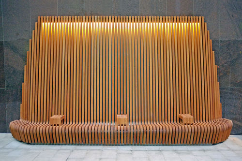 Panca per spazi pubblici design originale - Factory Street Furniture - in legno / con schienale