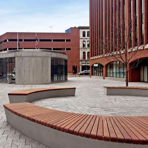 Panca per spazi pubblici contemporanea - CUSTOM - Factory Street Furniture - in legno / in calcestruzzo / FSC