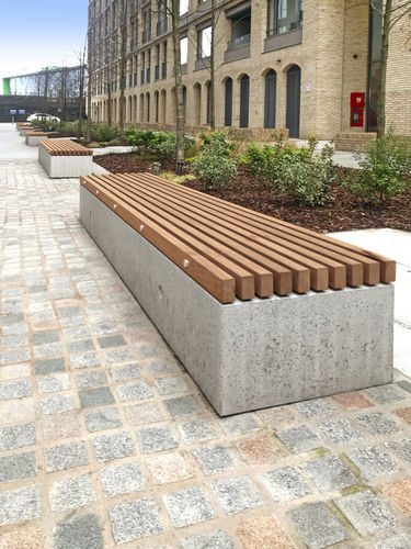 Panca per spazi pubblici contemporanea - SOCA - Factory Street Furniture - in legno / in acciaio galvanizzato / in calcestruzzo