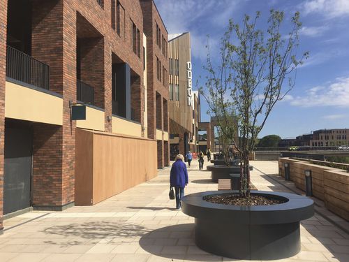Fioriera in acciaio galvanizzato - TOP HAT - Factory Street Furniture - in acciaio con rivestimento a polvere / rotonda / contemporanea