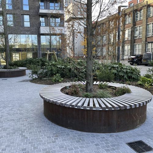 Panca per spazi pubblici contemporanea - CUBIT - Factory Street Furniture - in legno di latifoglie / in corten / senza schienale