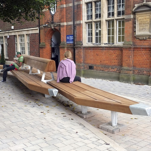 Panca per spazi pubblici contemporanea - CHIPPING BARNET CHURCH GARDENS, LONDON - Factory Street Furniture - in legno / in acciaio galvanizzato / con schienale