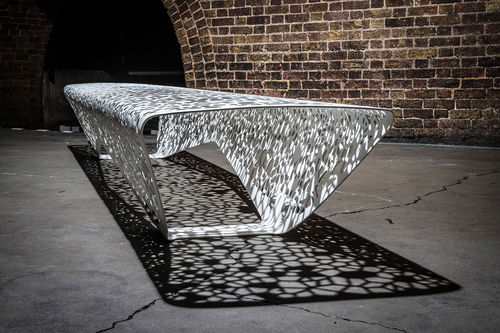 Panca per spazi pubblici design organico - OSSO - Factory Street Furniture - in acciaio galvanizzato / per aeroporto