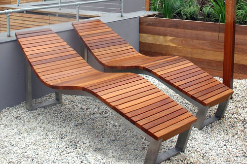 Lettino prendisole contemporaneo - SKOP - Factory Street Furniture - in legno / in acciaio inossidabile / da interno