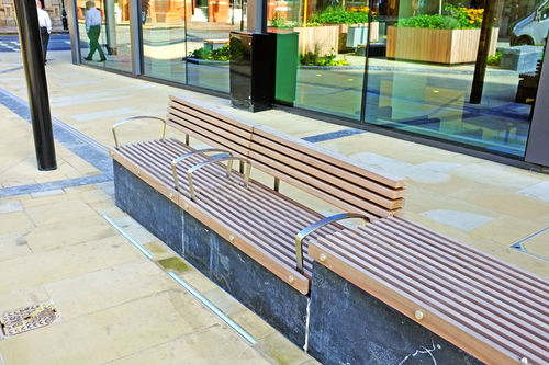 Panca per spazi pubblici contemporanea - CHURCH STREET, BIRMINGHAM - Factory Street Furniture - in legno / in acciaio inossidabile / in granito
