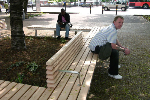 Panca per spazi pubblici contemporanea - TUSTIN ESTATE, SOUTHWARK - Factory Street Furniture - in legno / in acciaio inossidabile / con schienale