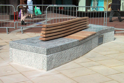Panca per spazi pubblici contemporanea - BROAD STREET, READING - Factory Street Furniture - in legno / in acciaio inossidabile / in granito