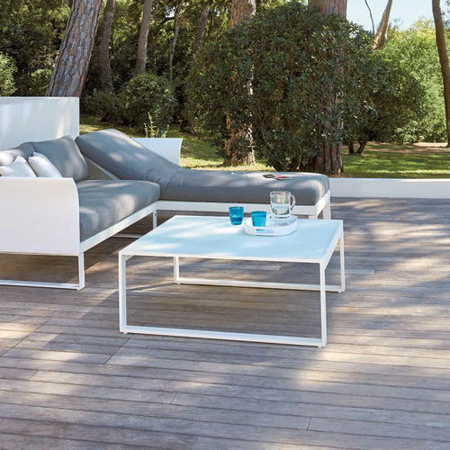 Tavolino basso contemporaneo - KOMFY - SIFAS - in vetro / con supporto in alluminio laccato / quadrato