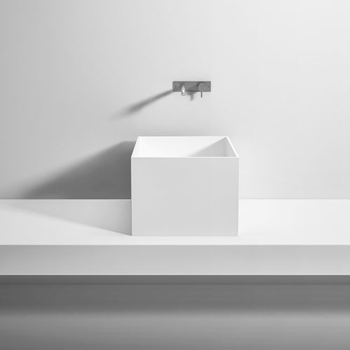 Lavabo da appoggio - Rexa Design - in Corian® / con miscelatore / su misura