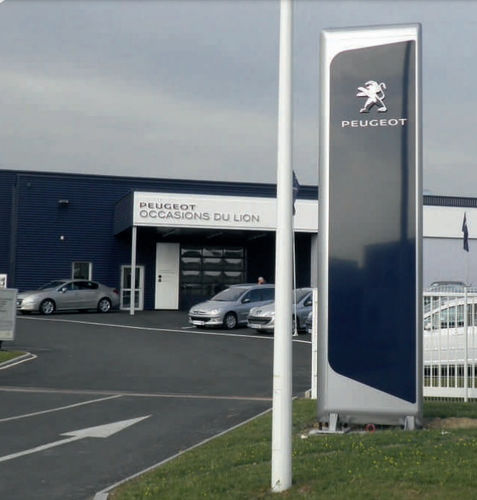 Rivestimento di facciata a doghe - PEUGEOT STORES  - Arconic Architectural Products SAS, Merxheim/Frank - in alluminio / verticale / liscio
