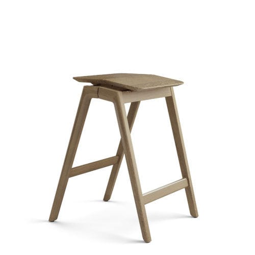 Sgabello classico - KNEKK - FORAFORM AS - in rovere / impilabile / con poggiapiedi